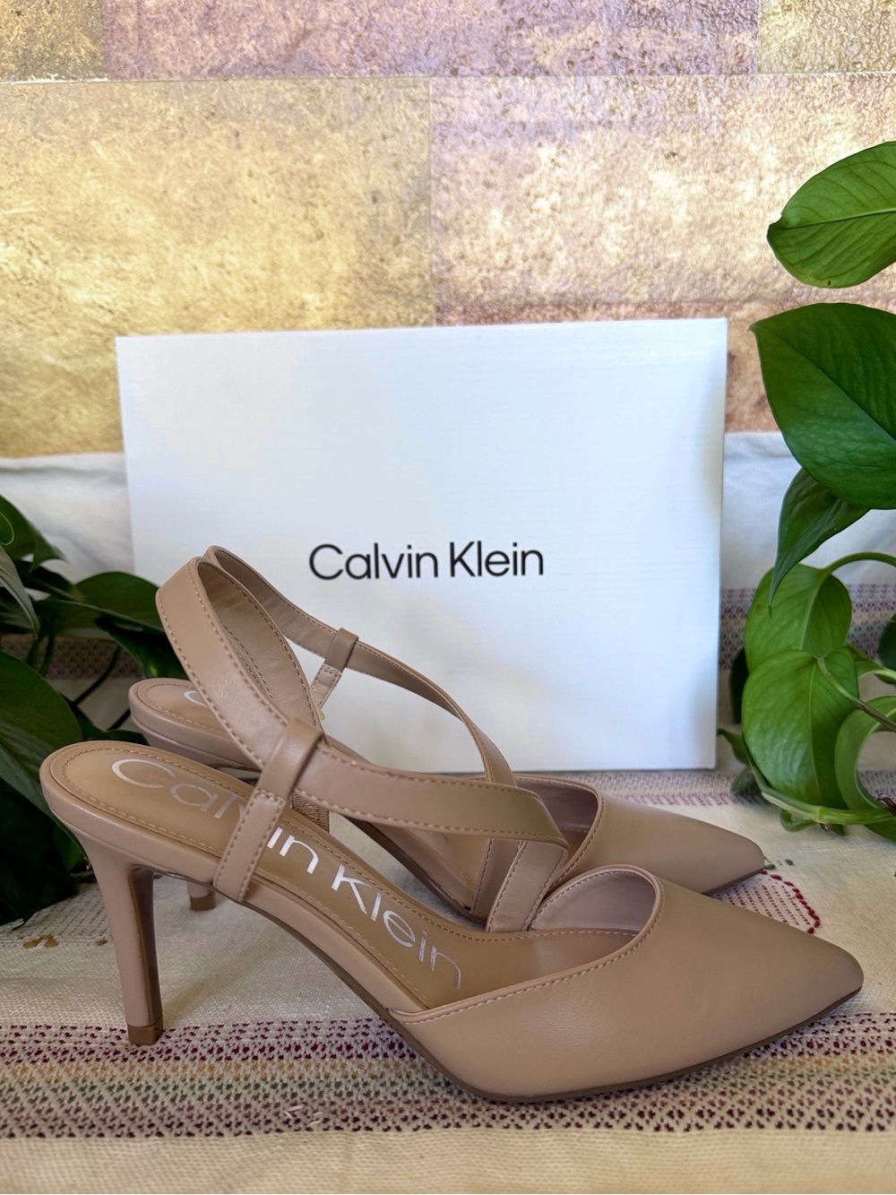 NEW Calvin Klein Nude Faux Leather Slingback Strap Pointy-Toe Pump Heels Size 7M - Picture 2 of 9